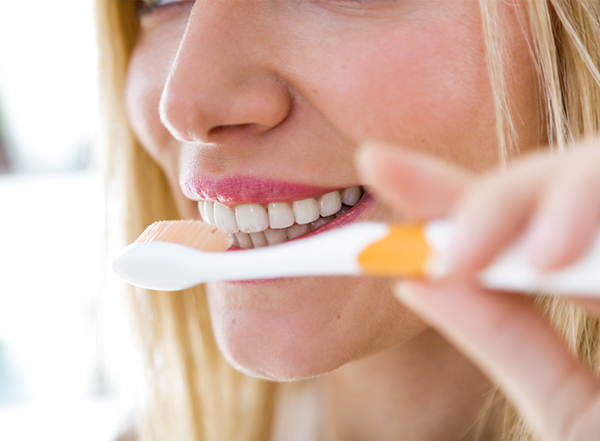 ¿Sabemos lavarnos bien los dientes? Trucos y consejos